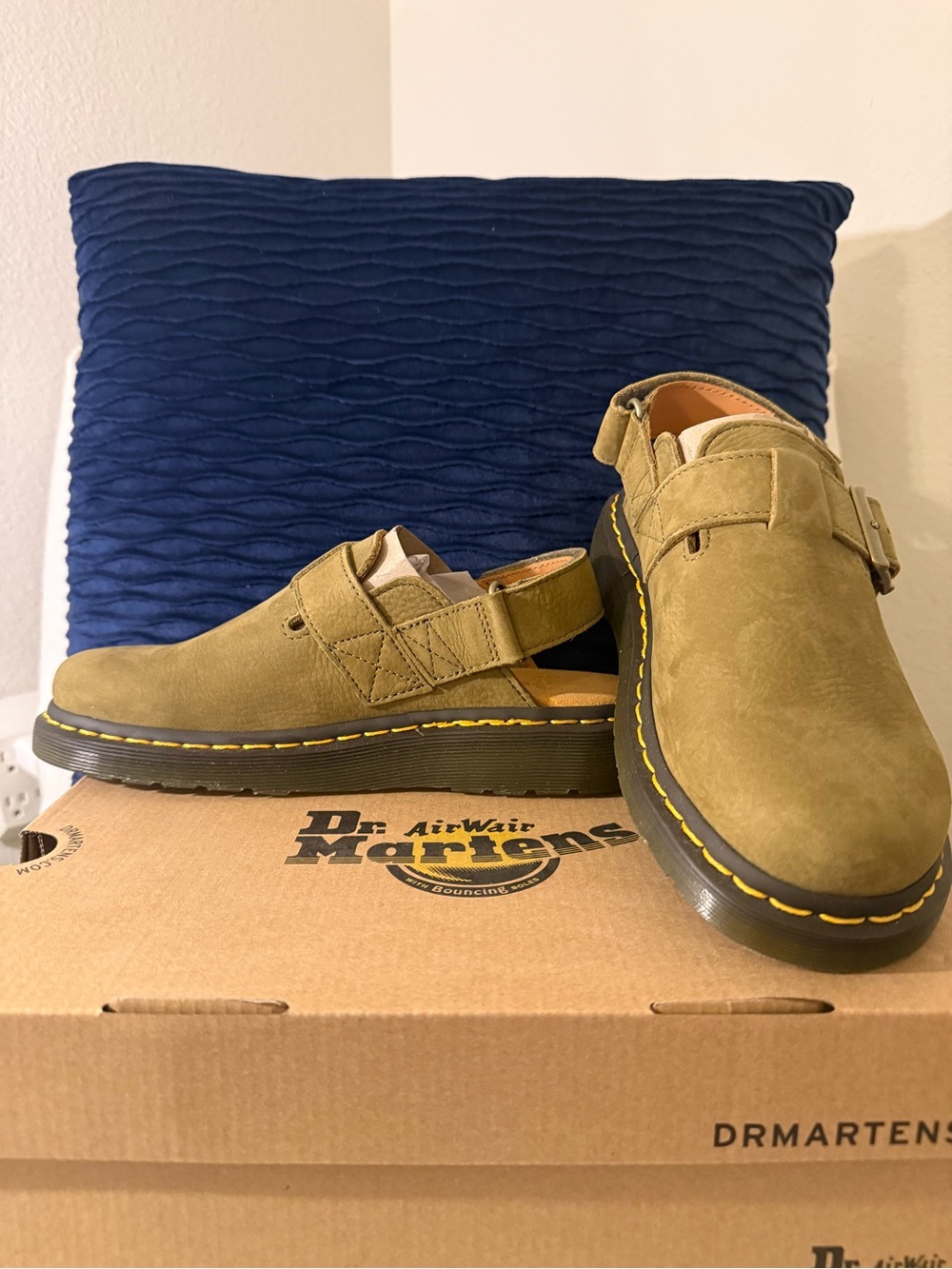 Dr. Martens Jorge II Muted Olive Nubuck Mules Women’s 8 Men’s 7 NIB - Picture 2 of 10